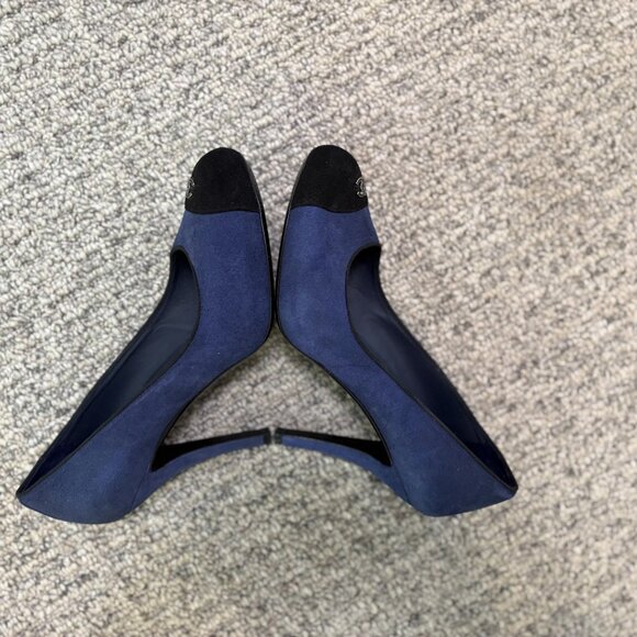 Chanel Navy Blue & Black Suede Logo Cap Toe Pump Heels Size 38 - Picture 3 of 10